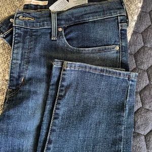 Levi’s 311 Shaping Skinny
